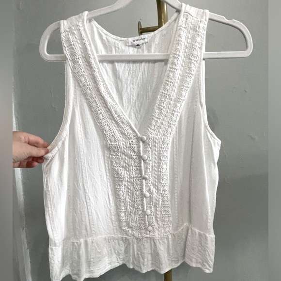 Eyeshadow Tops - Eyeshadow white eyelet slightly cropped size medium